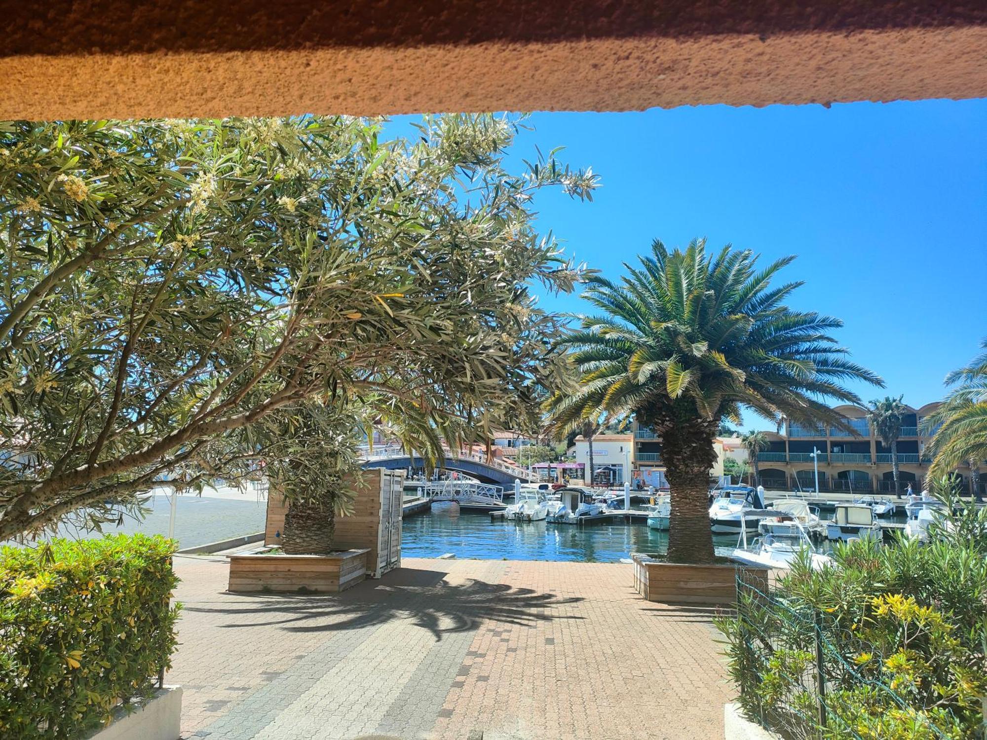 Gruissan, Studio Cabine, Au Calme Vue Degagee Sur Marina Екстериор снимка