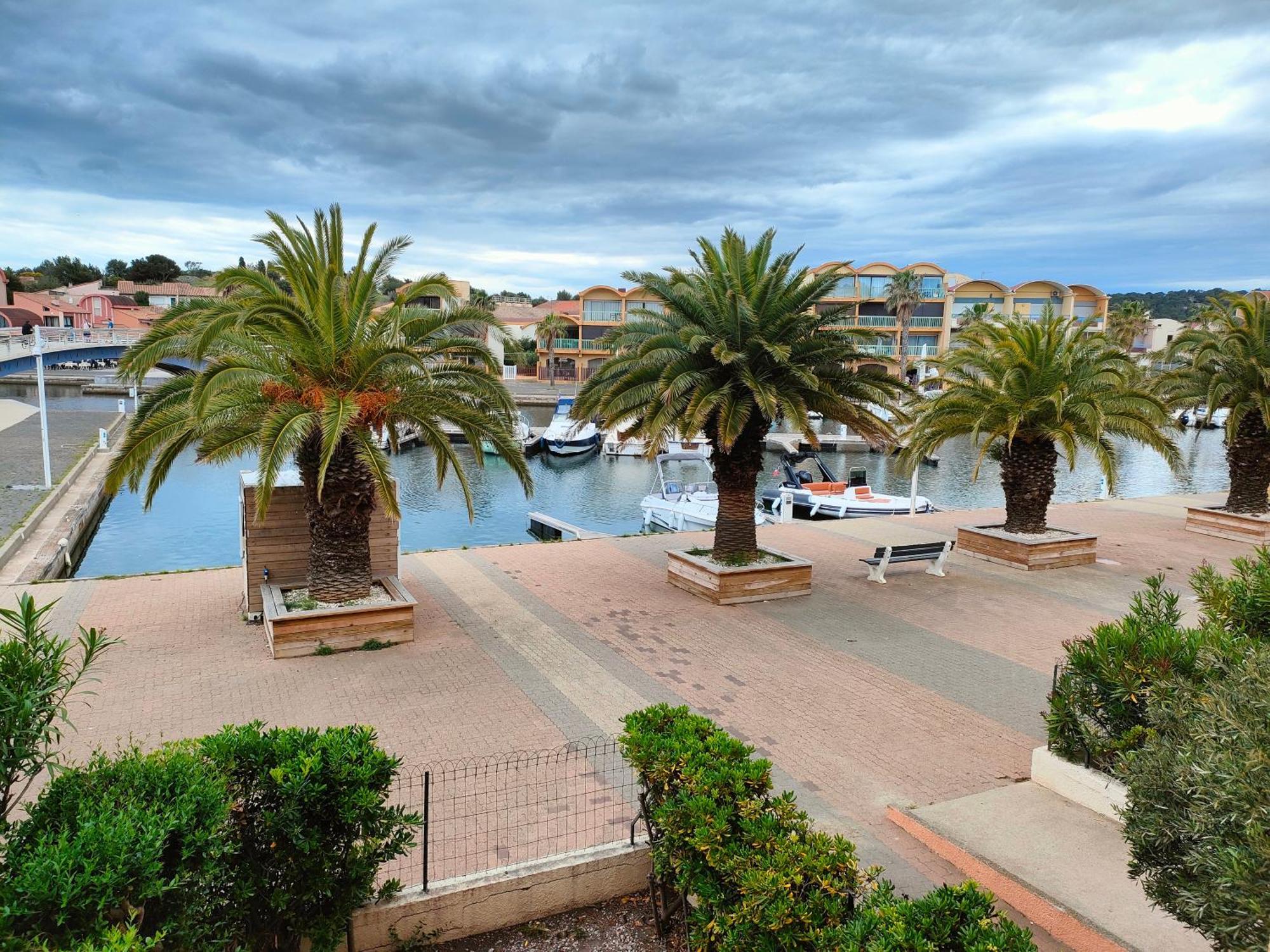 Gruissan, Studio Cabine, Au Calme Vue Degagee Sur Marina Екстериор снимка